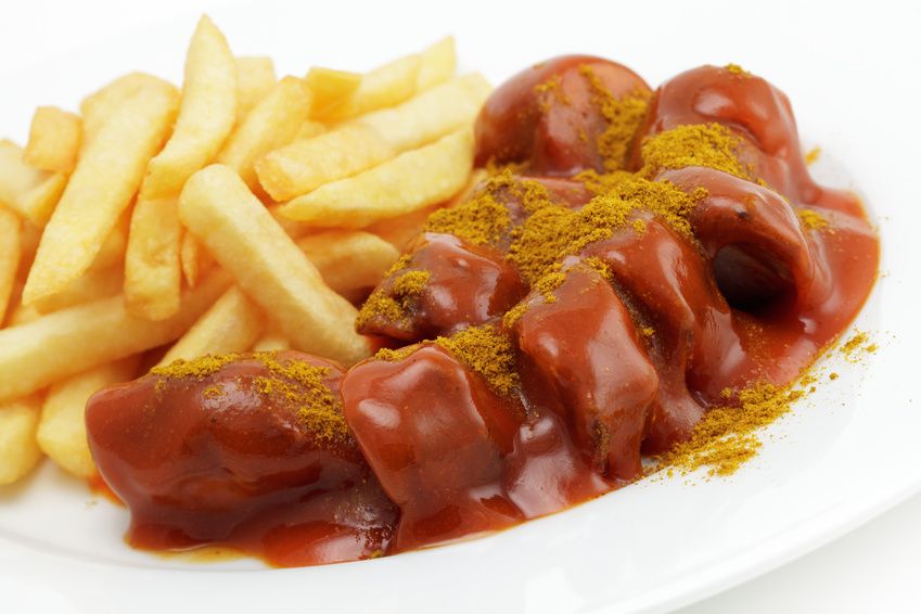 Currywurst: Το πιο εθιστικό street food στη Γερμανία