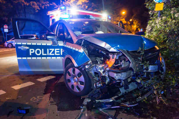 Γερμανία: 19χρονη έπεσε με το Αυτοκίνητό της πάνω σε Περιπολικό