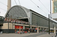 Τρόμος στο σιδηροδρομικό σταθμό Alexanderplatz - Συμμορίες μαχαίρωσαν νεαρούς