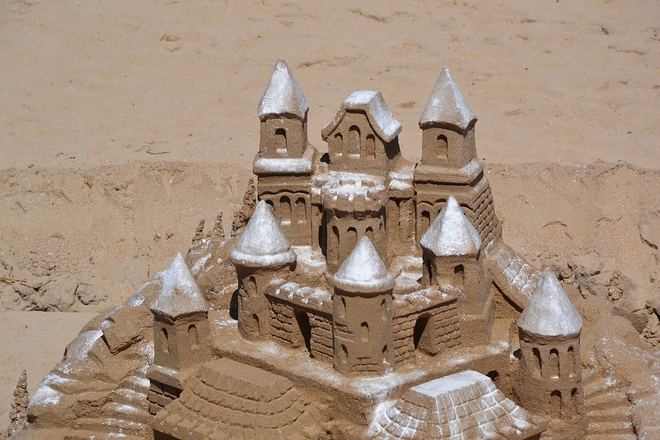 Το υψηλότερο κάστρο άμμου στον κόσμο βρίσκεται στη Γερμανία και έχει ελληνικά στοιχεία