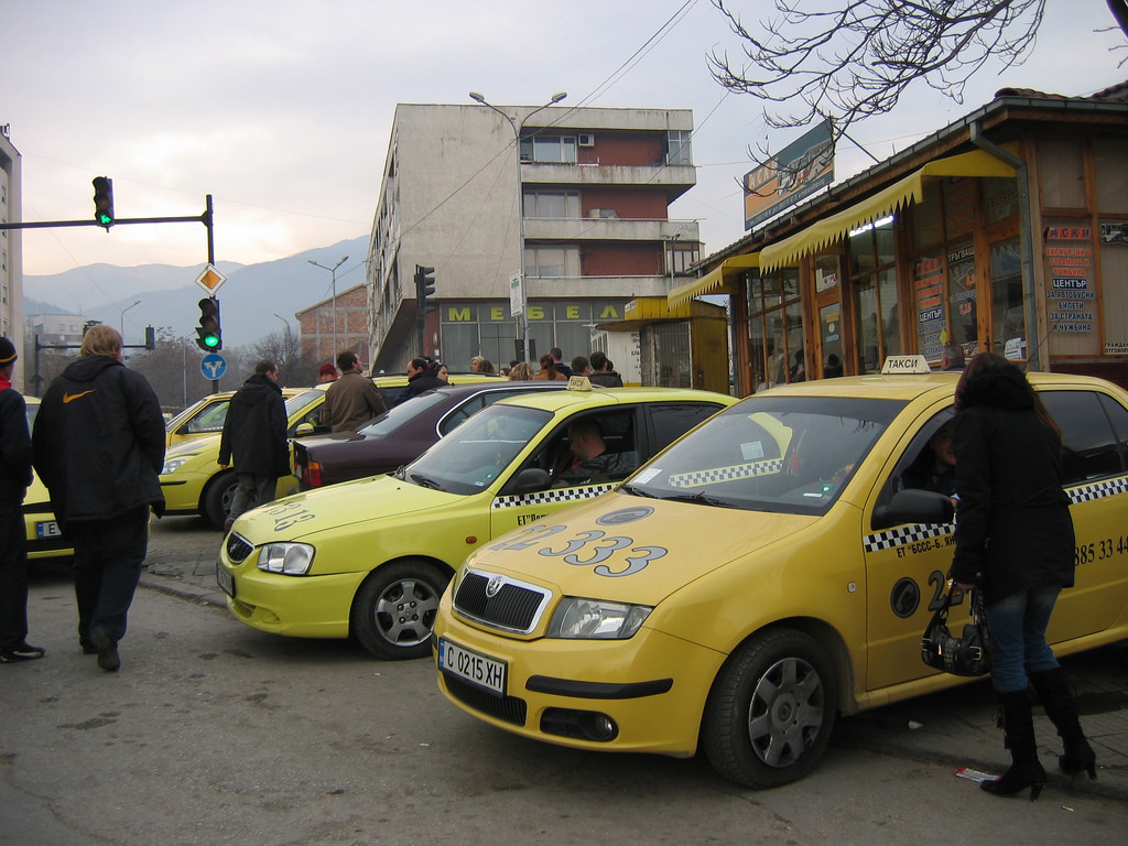 Φρανκφούρτη: Οδηγός ταξί δεν αφήνει επιβάτιδα να κατέβει