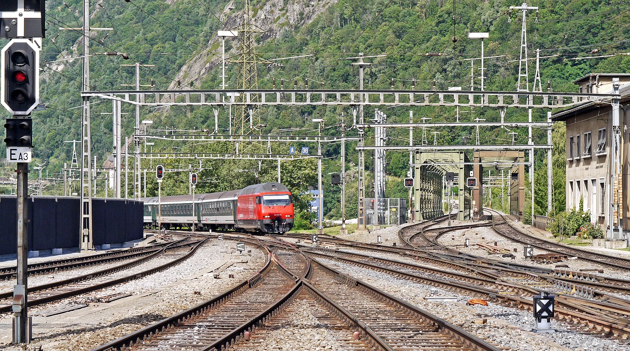 Γερμανία: Εμπόδιο στις ράγες οδήγησε διερχόμενο τρένο πάνω σε φορτηγό