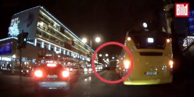 Βερολίνο: Η στιγμή της επίθεσης σε ένα dashcam βίντεο ντοκουμέντο