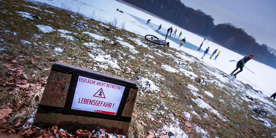 Köln: Απίστευτο - Μαθητές πήγαν εκδρομή σε παγωμένη λίμνη παρά τις προειδοποιήσεις