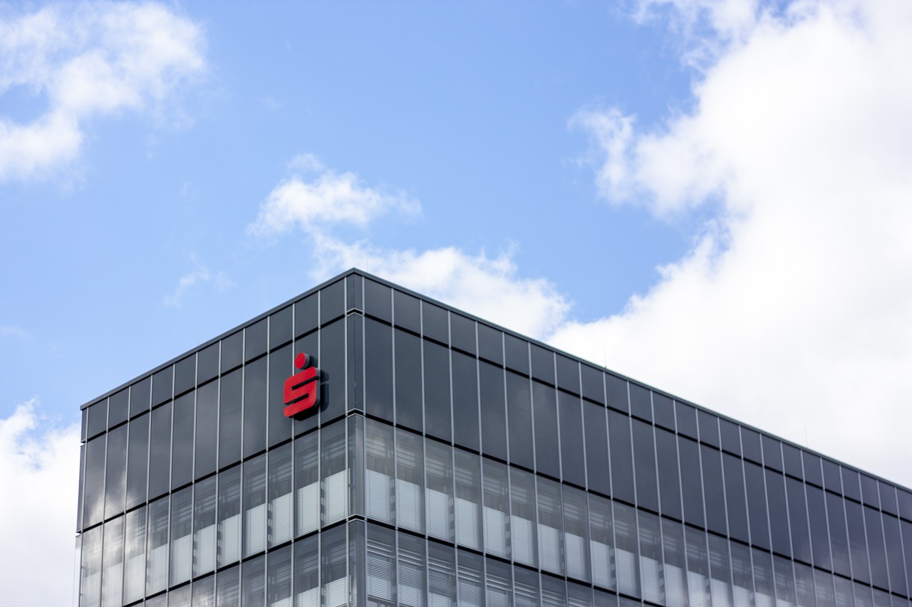 Αύξηση χρεώσεων από την Sparkasse του Düsseldorf - Δείτε ποιες υπηρεσίες ακριβαίνουν