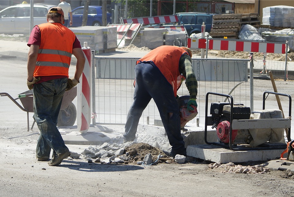 Στην Ελλάδα απολύσεις και λουκέτα, στην Γερμανία bonus στους εργαζόμενους