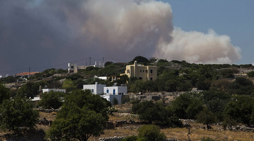 Εκκένωση χωριών στα Κύθηρα λόγω αναζωπύρωσης της φωτιάς