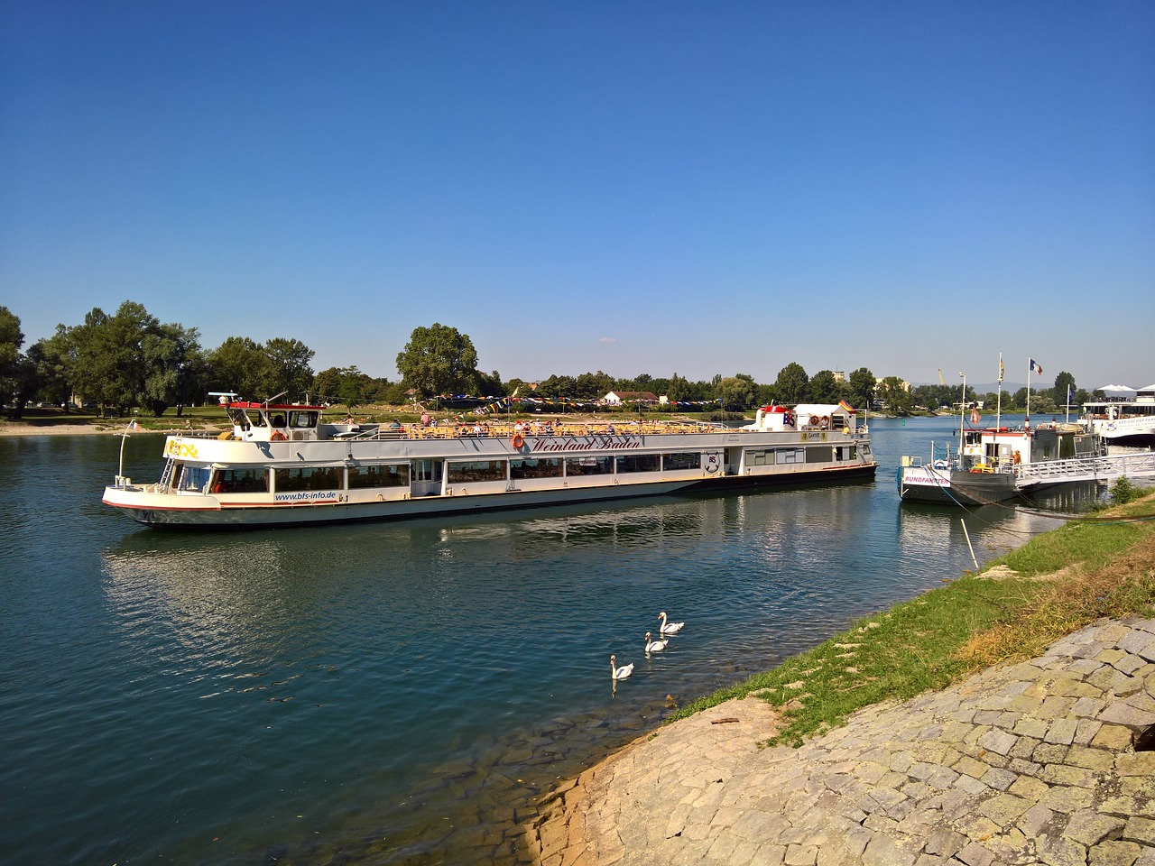 Duisburg: Τραγικό! 9χρονο κορίτσι έπεσε στο Ρήνο και πέθανε