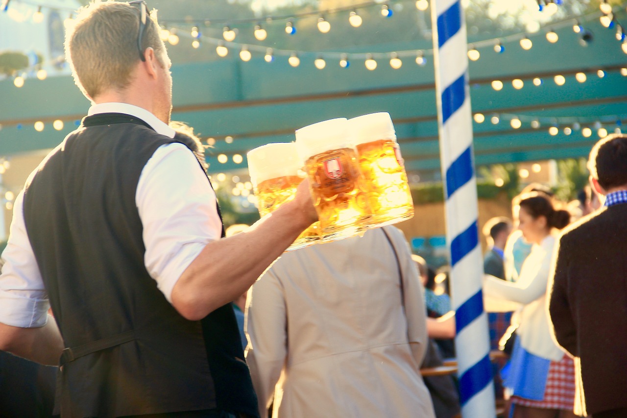 Oktoberfest στο Μόναχο: Δραστικά μέτρα κατά των όσων «μάχονται» για ένα ποτήρι μπύρας