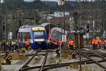 Γερμανία: Τρένα συγκρούστηκαν μπροστά σε κεντρικό σταθμό – Αρκετοί τραυματίες