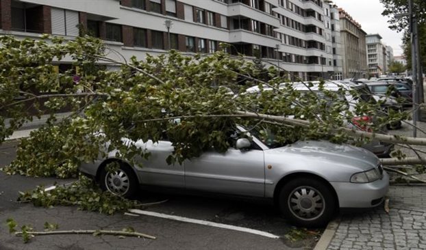 Γερμανία: Μια γυναίκα νεκρή, ακινητοποίηση τρένων από σφοδρούς ανέμους