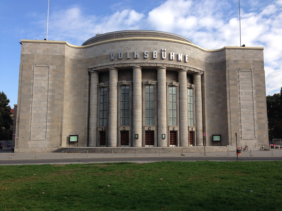 Βερολίνο: Ζημιά ύψους 10.000 ευρώ στη Berliner Volksbühne – Ποιος θα επιβαρυνθεί με το κόστος;