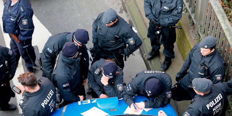 Απόκριες στη Γερμανία: Επεισοδιακή η Weiberfastnacht στη Β. Ρηνανία Βεστφαλία