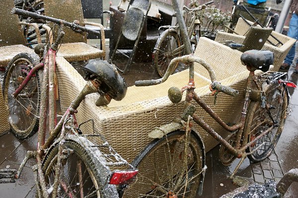 Düsseldorf - „Dreck-weg-Tag“: Οι δύτες έψαχναν για σκουπίδια στο παγωμένο νερό του Ρήνου