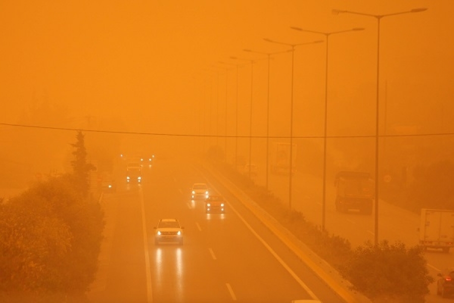 Γερμανία: Παρασκευή και 13! Αφρικανική Σκόνη, ζέστη και κόκκινη βροχή